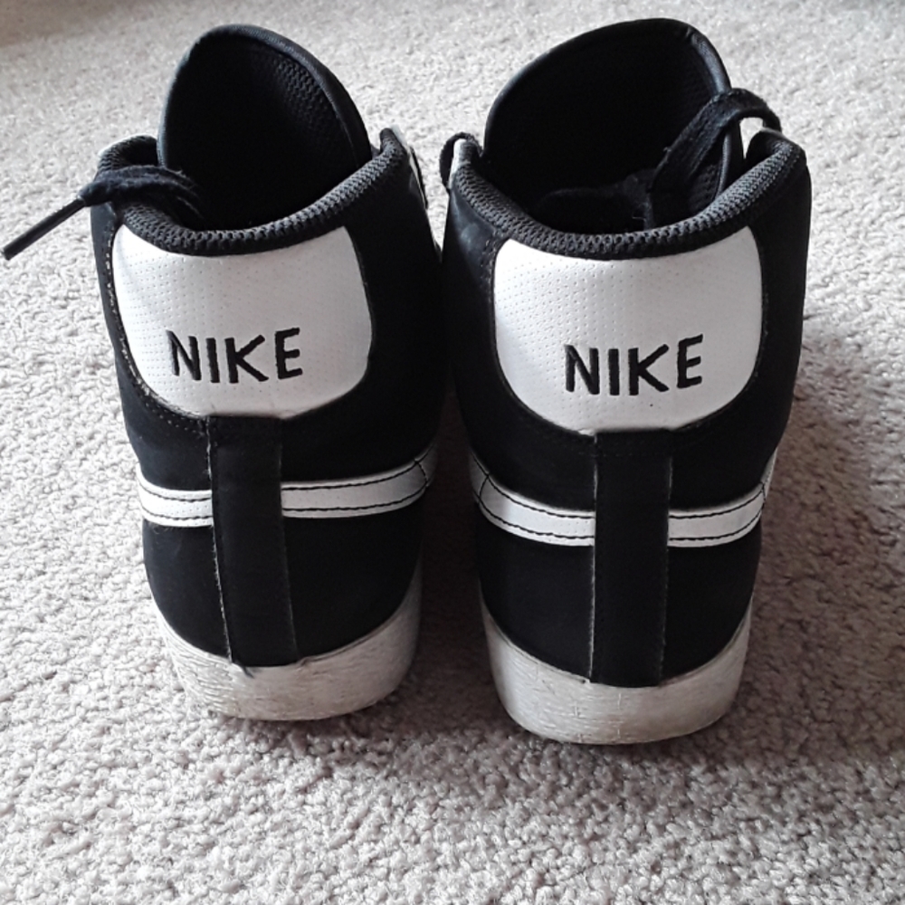 🐖Black and white high top nikes size 5.5 youth - Picture 3 of 5